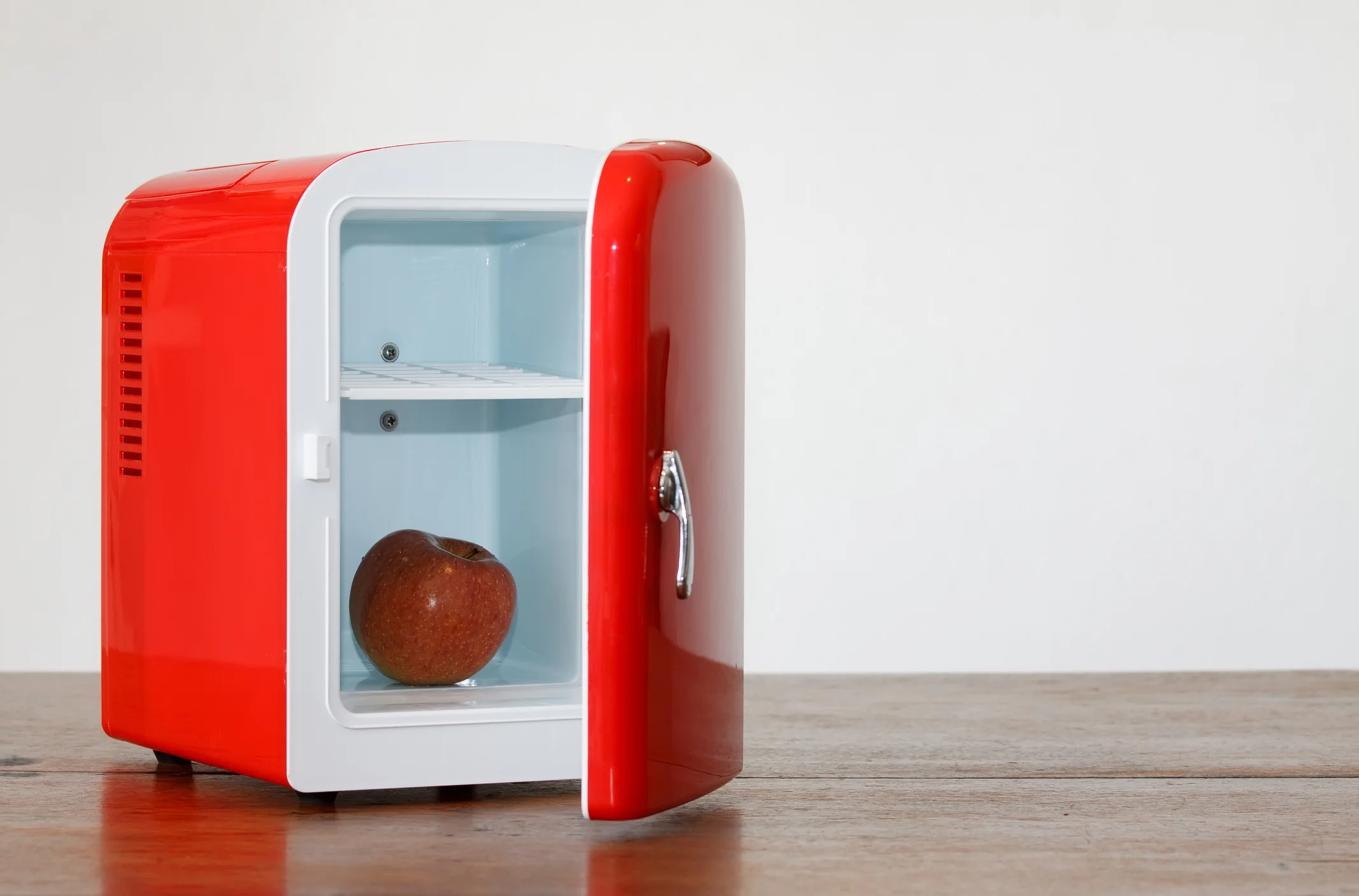 Mini geladeira em oferta: 6 modelos compactos para comprar na Amazon
